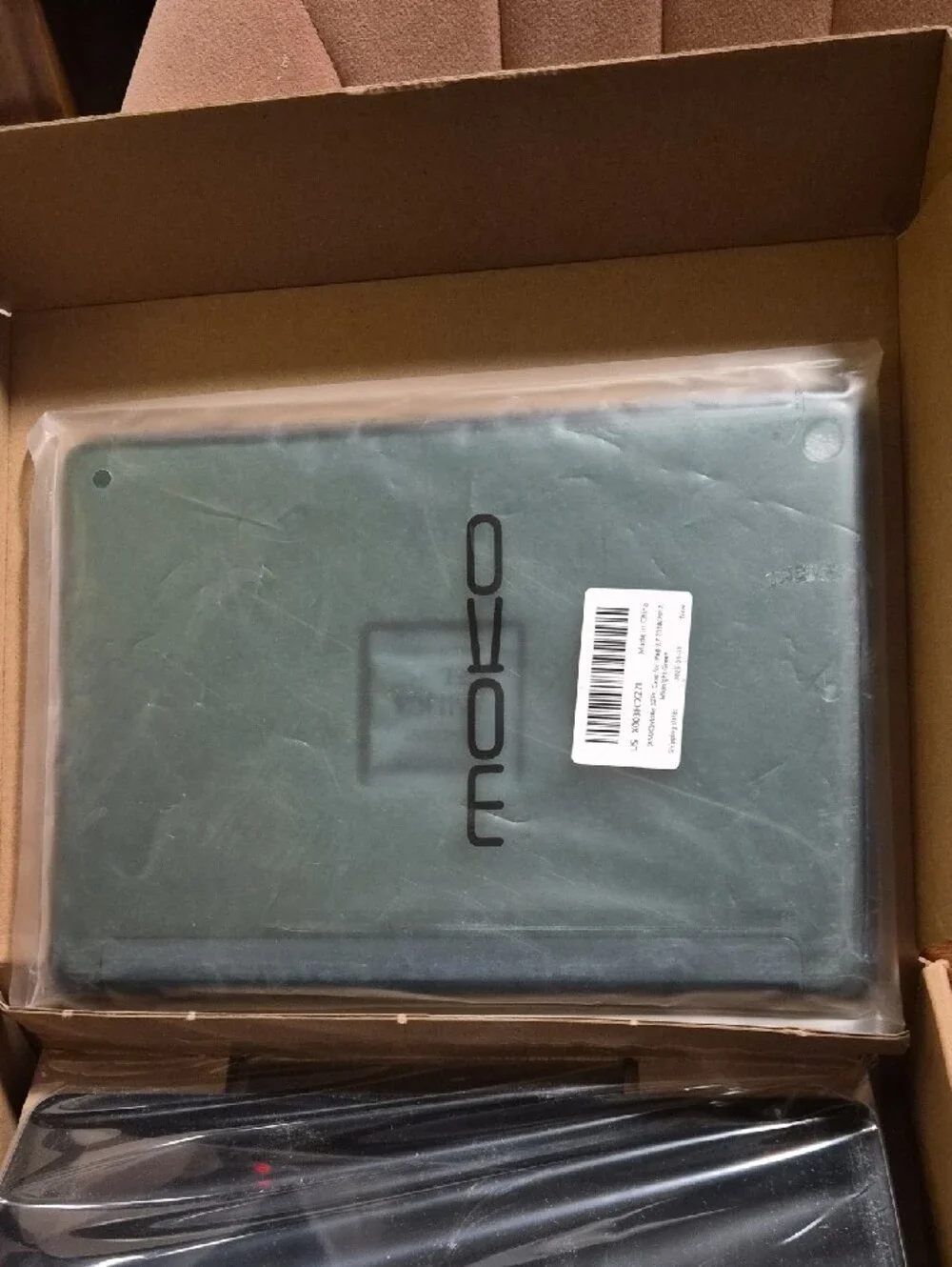 Ipad GREY 7TH generation Brand New Comes With Case In Green